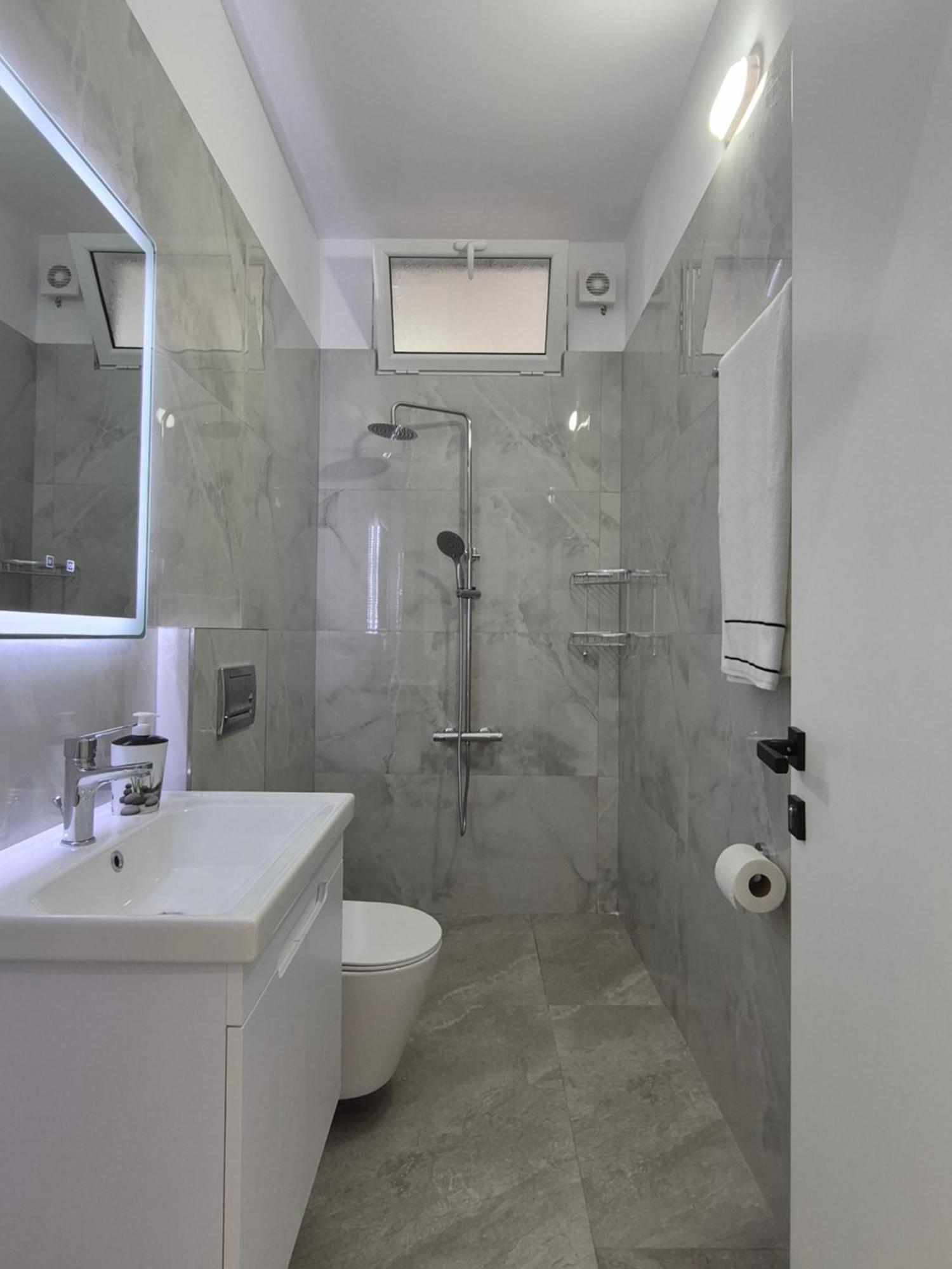 Vila Roxhest Sarande Exterior photo