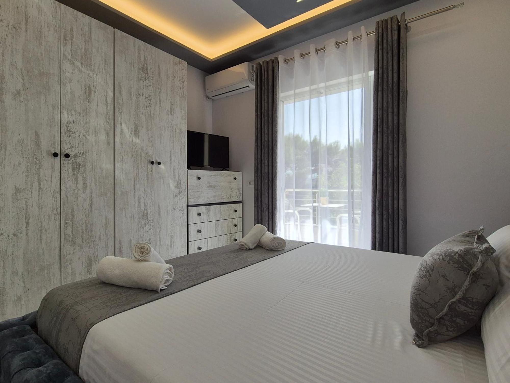 Vila Roxhest Sarande Exterior photo